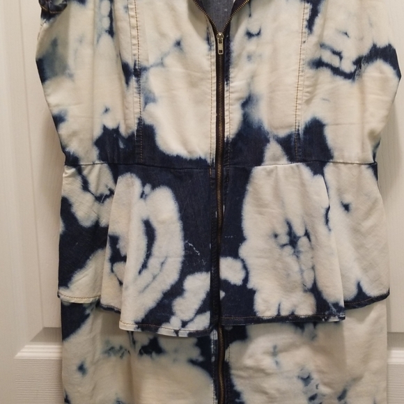 Dress - Picture 3 of 4